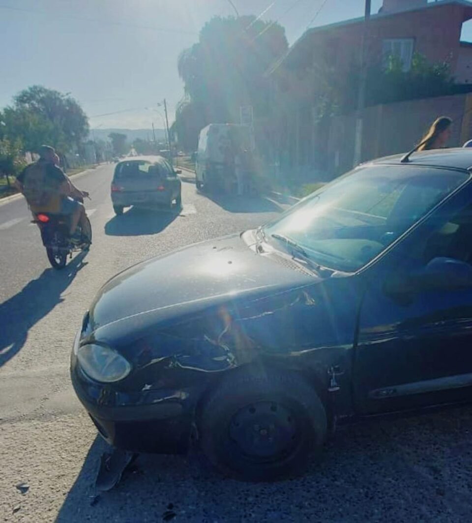 Motociclista herido tras fuerte accidente en Avenida Irigoyen
