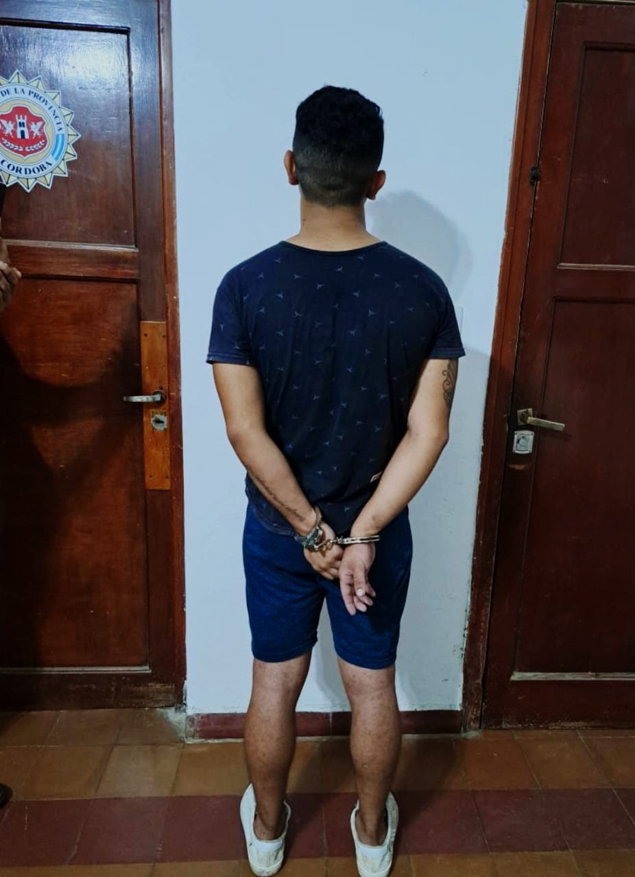 Un joven detenido por robar un automóvil armado con un cuchillo