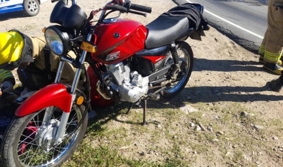 Perdieron el control y cayeron en la ruta: acabaron con heridas