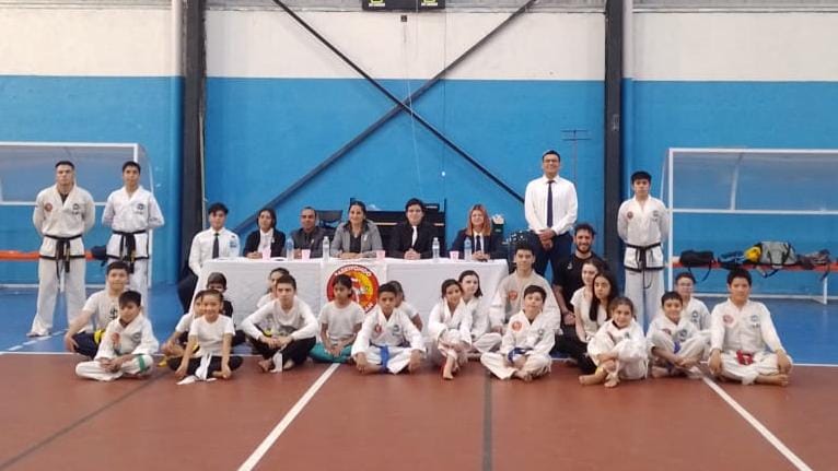 Más de 20 alumnos de la escuela Chul Hak San participaron de un examen