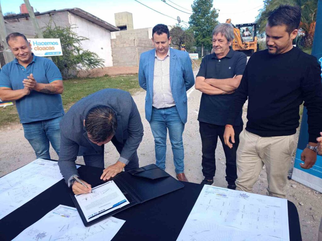 Firman convenio de inicio de obra de cloacas en Alta Gracia