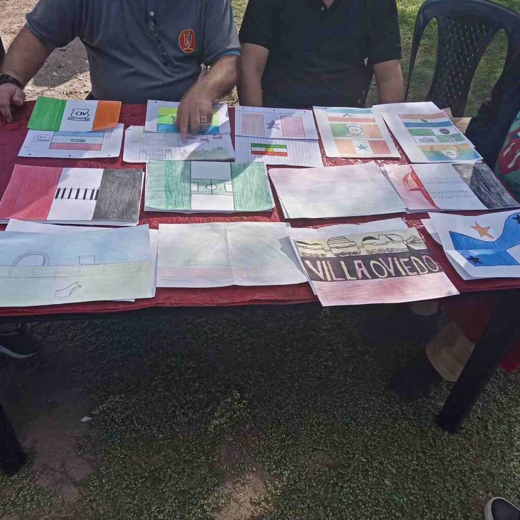 Villa Oviedo ya tiene su propia bandera que identificará al barrio