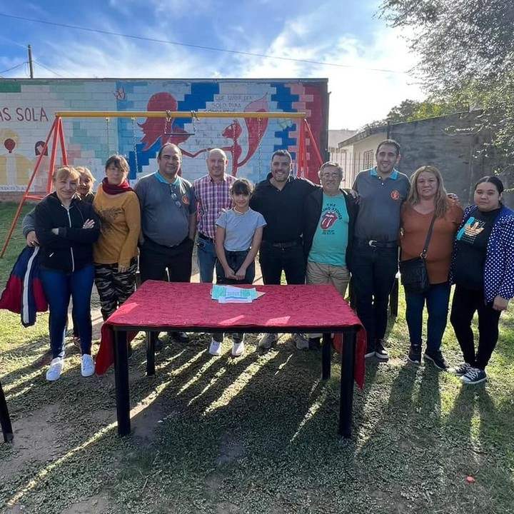 Villa Oviedo ya tiene su propia bandera que identificará al barrio