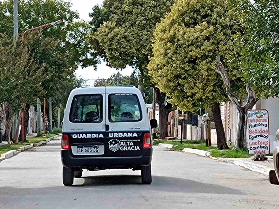 Preocupante: Un hombre se descompensó y tuvo que venir su hijo desde Anisacate a trasladarlo