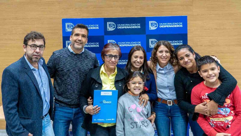 El sueño de la casa propia: Torres, Jure y Basualdo entregaron 28 lotes del programa "Lo Tengo" en Despeñaderos