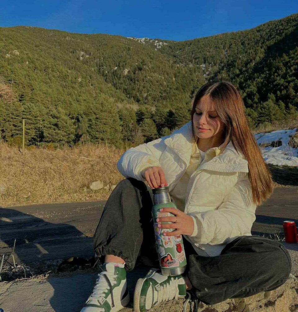 La historia de Camila: Trabaja en Andorra y está ahorrando para poder pagarse la ciudadanía
