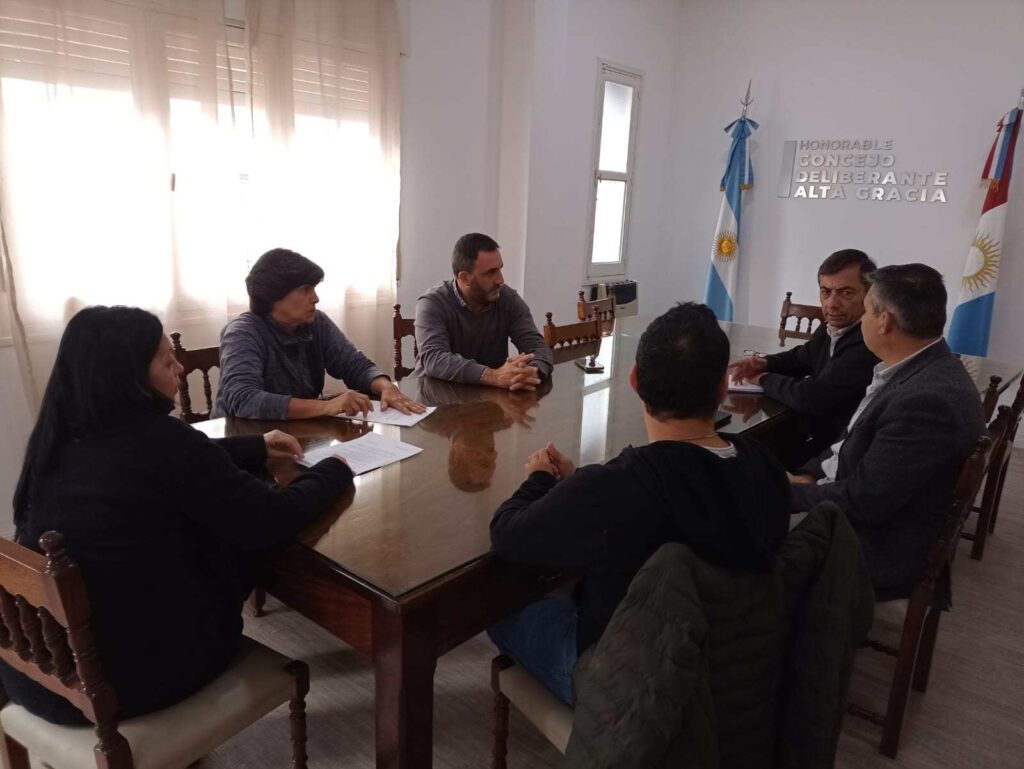 Piden depurar lista para asignar chapas de taxis y remises en Alta Gracia