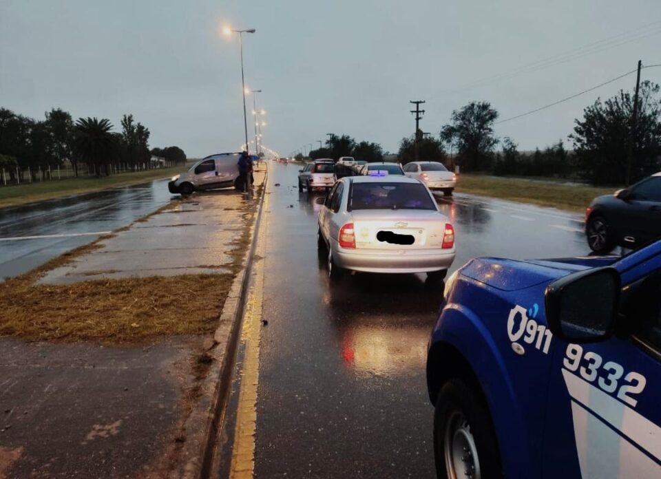 Choque en cadena en plena Ruta 5: una camioneta y tres automóviles involucrados