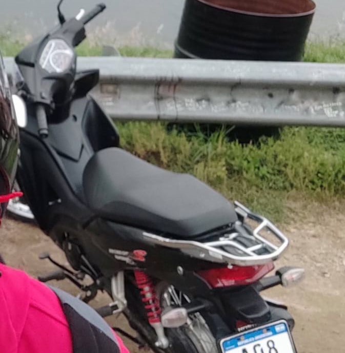 Le robaron la moto que su hijo utilizaba para trabajar y estudiar