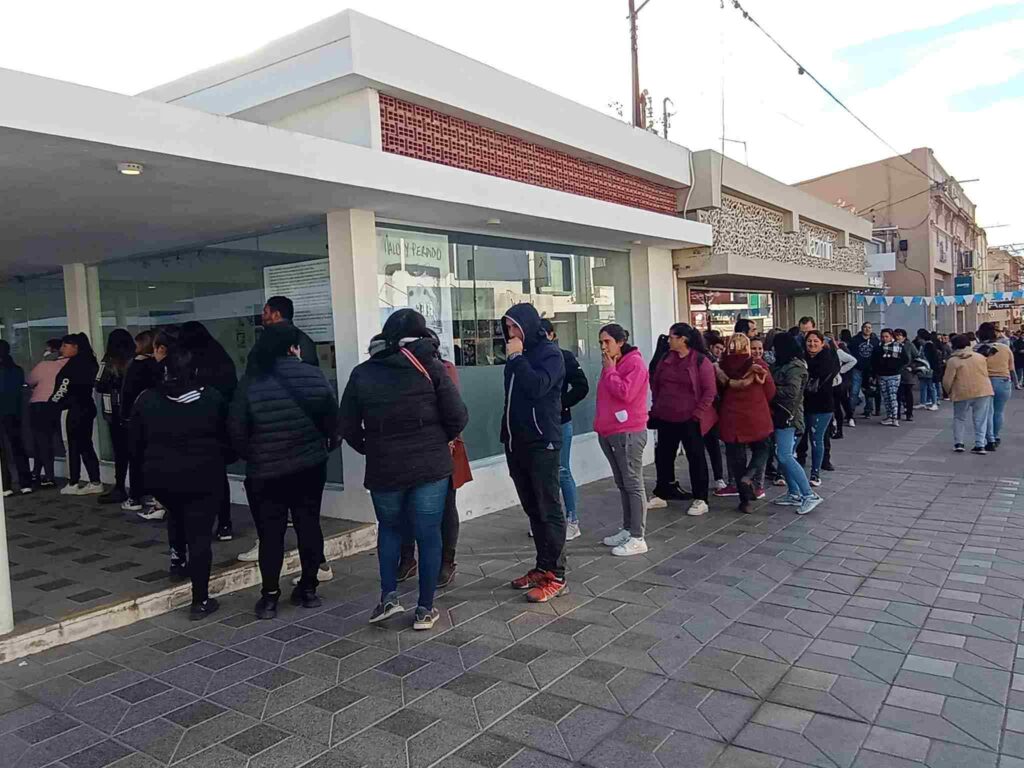Más de 300 vecinos de Alta Gracia recibieron microcréditos provinciales