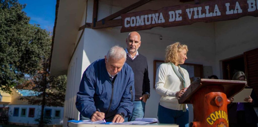 Facundo Torres entregó fondos para la conexión de gas en la Escuela de La Bolsa