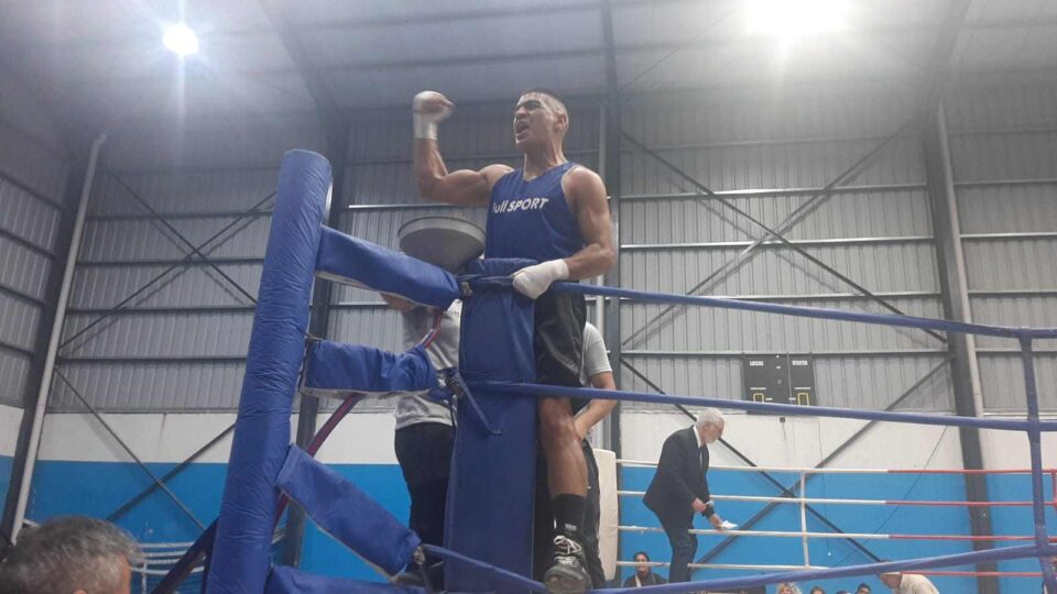 Sábado de adrenalina y boxeo en Villa Parque Santa Ana