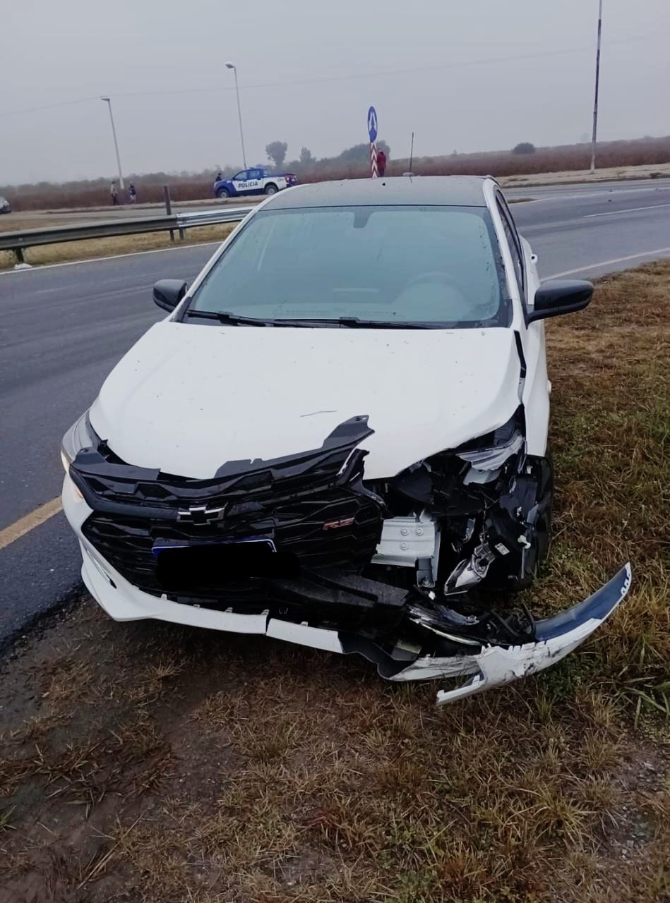 El clásico y lamentable accidente: otra vez la rotonda de ingreso