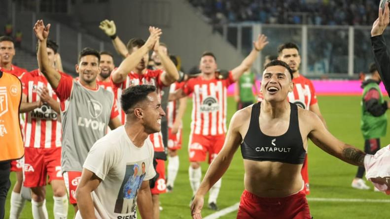 Instituto venció 1-0 a Belgrano y se quedó con el clásico en el Kempes