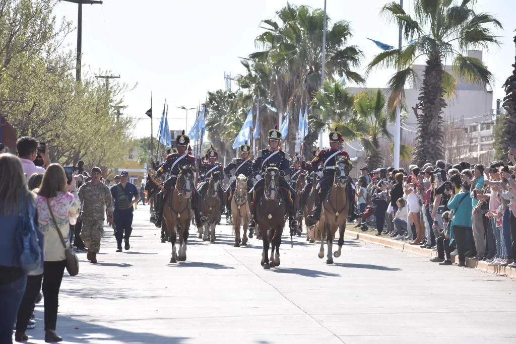 Colorido desfile y emotivo homenaje a San Martín en Despeñaderos