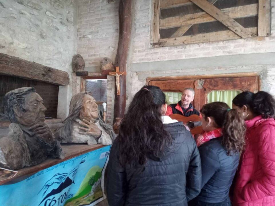 Jóvenes de Aldeas Infantiles disfrutaron del arte, la cultura e historia en Alta Gracia