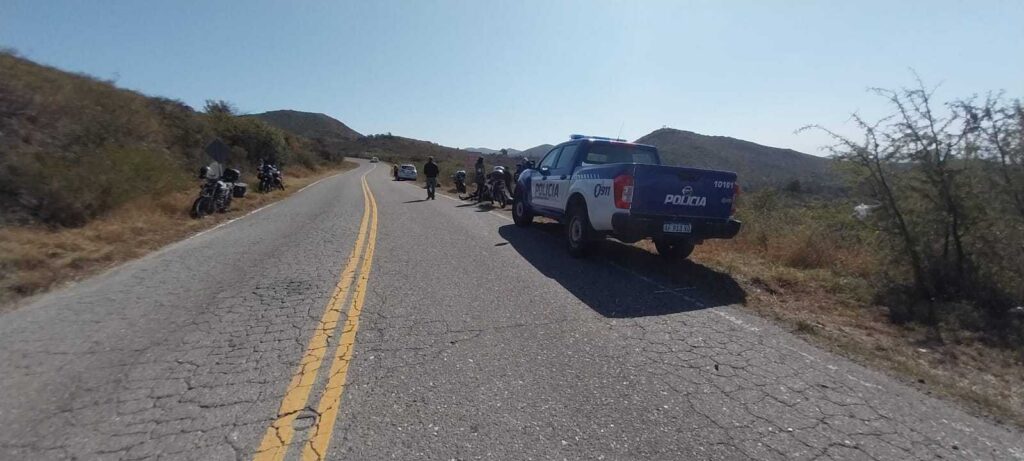 Perdió el control de su moto, despistó hacia la banquina y quedó con heridas
