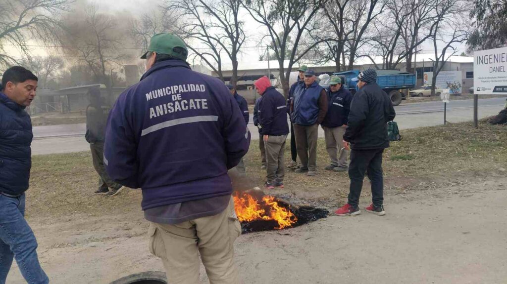 Empleados de Maestranza de Anisacate reclamaron por el pago de su salario atrasado