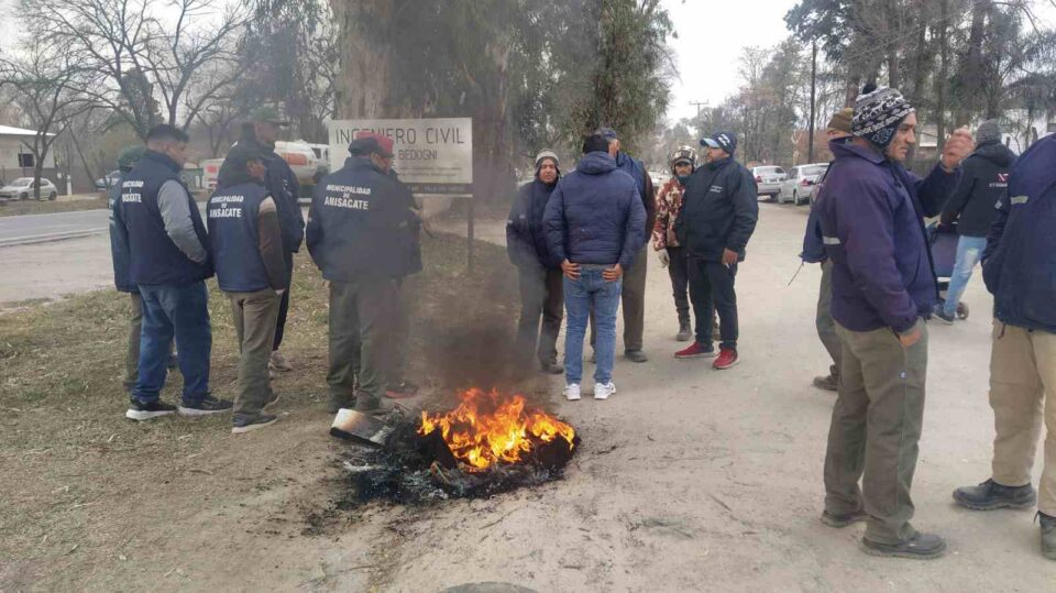 Empleados de Maestranza de Anisacate reclamaron por el pago de su salario atrasado