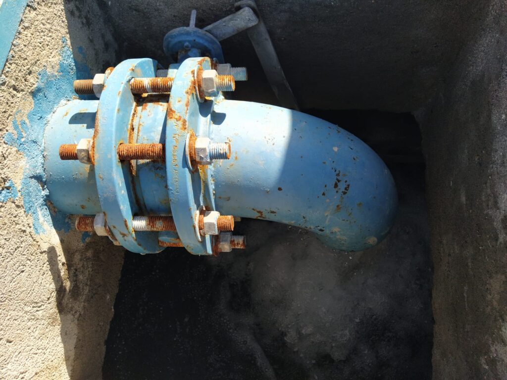 Funcionarios recorrieron la cisterna que provee agua potable a la zona sur