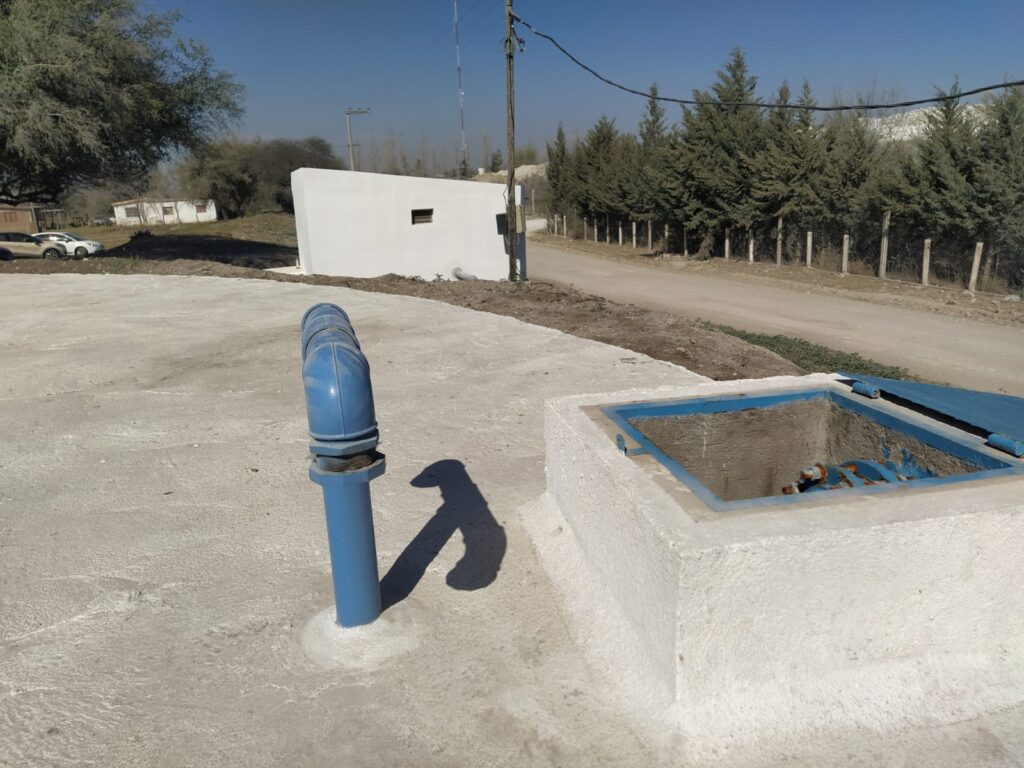 Funcionarios recorrieron la cisterna que provee agua potable a la zona sur