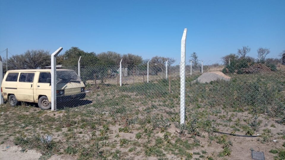Denuncia en Villa Camiares: "Nos cruzaron una chata en la puerta y nos usurparon el terreno"