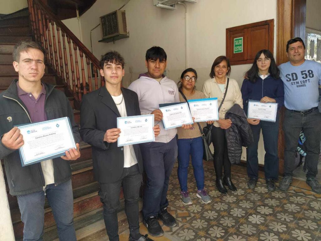 Estudiantes de El Obraje recibieron un beneplácito por su proyecto de satélite