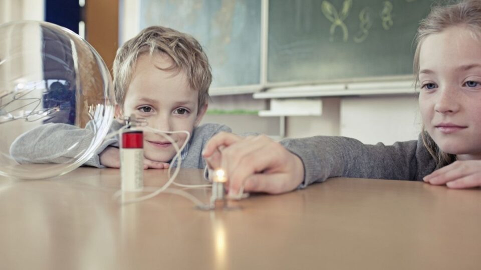 La Educación sobre la Mesa. Hoy: "La Ciencia y el Aula, elementos compatibles"