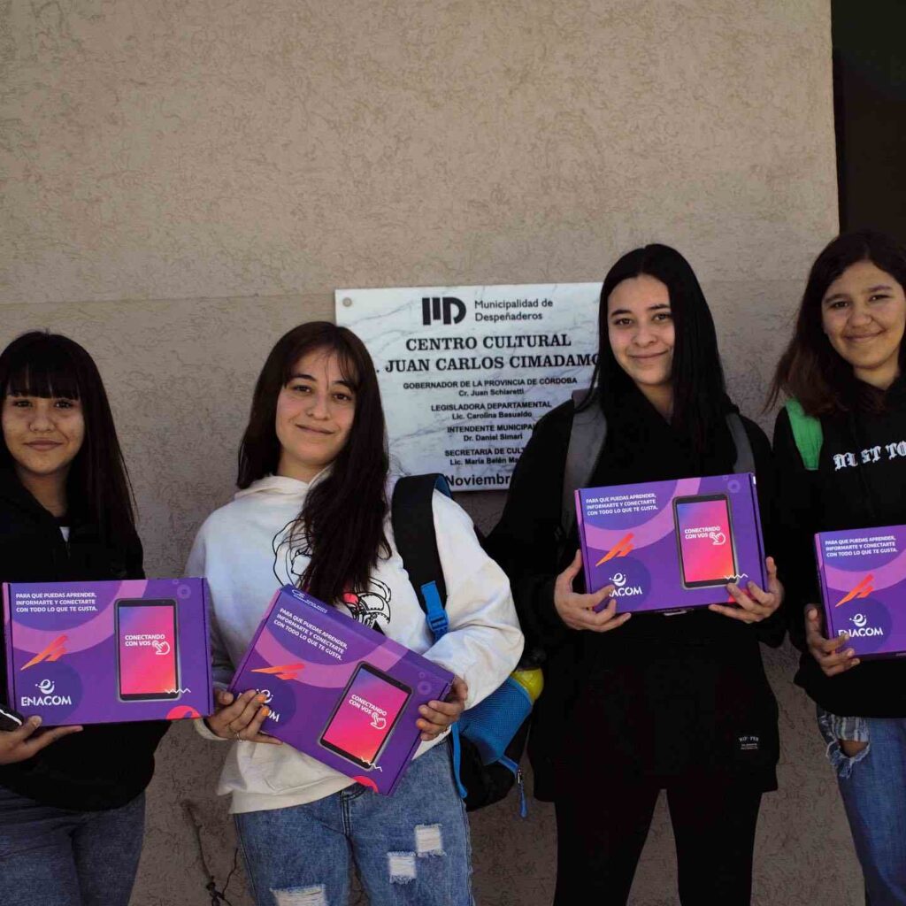 Los jóvenes de Despeñaderos también recibieron sus tablets