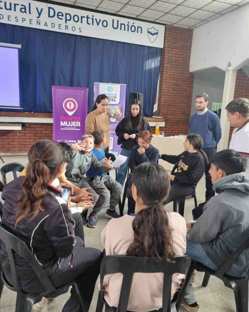 Adultos y jóvenes de Despeñaderos participaron de un taller de Protección Digital