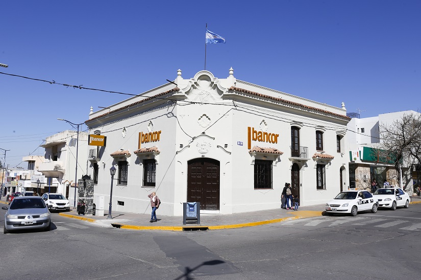 Llaryora anunció los créditos hipotecarios con Bancor: las tasas y cuánto se financia