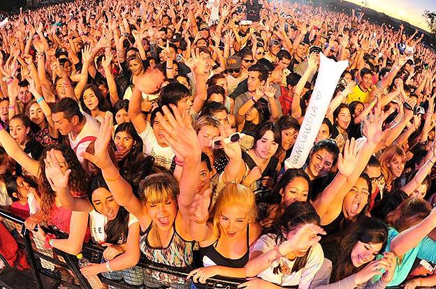 Potrero de Garay recibe a miles de jóvenes festejando la Primavera