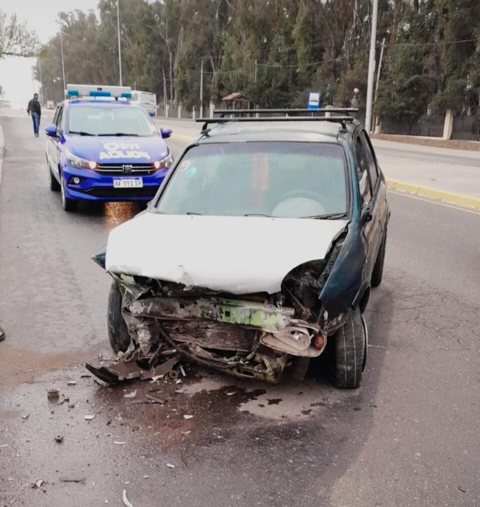 Perdió el control y terminó impactando con el guardarrail
