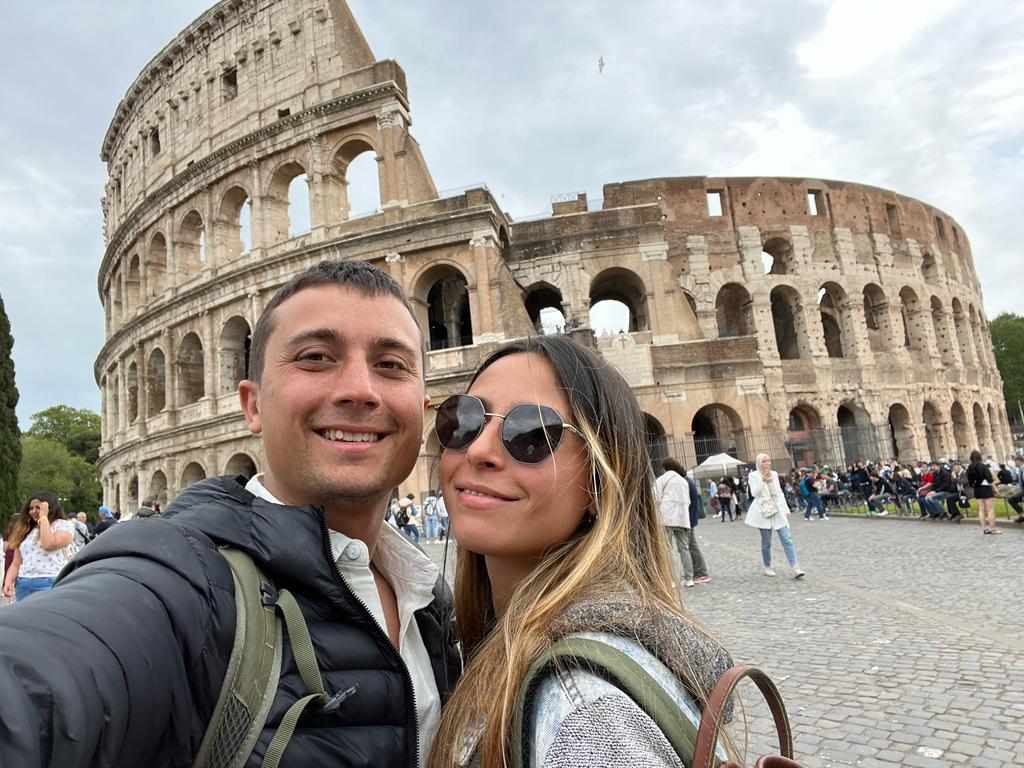 La historia de Facundo: Hace diez meses viaja con su novia por el mundo y ya recorrieron 9 países