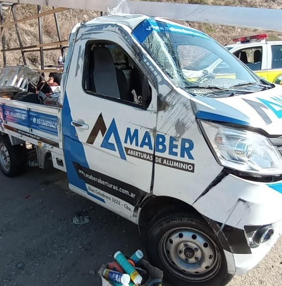 Reventó un neumático y perdió el control en la ruta