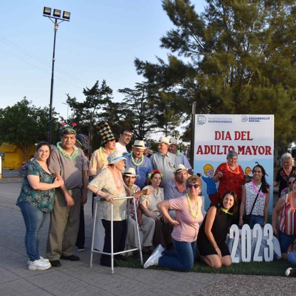 Con baile y mucha diversión, Despeñaderos festejó el Día del Adulto Mayor