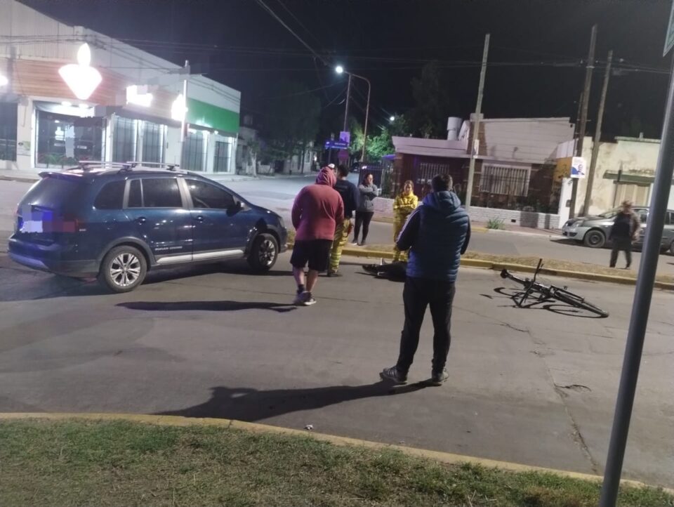 Un automovilista chocó a un ciclista en Alfonsín y Bolivia