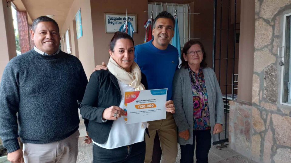 Falda del Carmen: se realizó la entrega microcréditos del Banco de la Gente y Más Vida Digna
