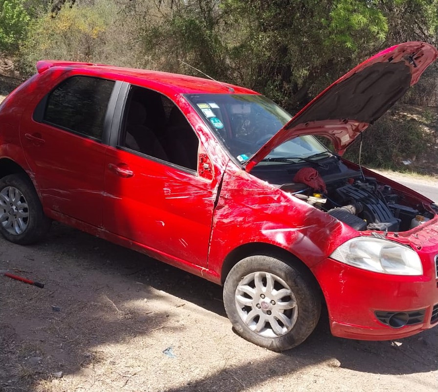 Una conductora perdió el control de su auto debido a una mancha de aceite en la ruta
