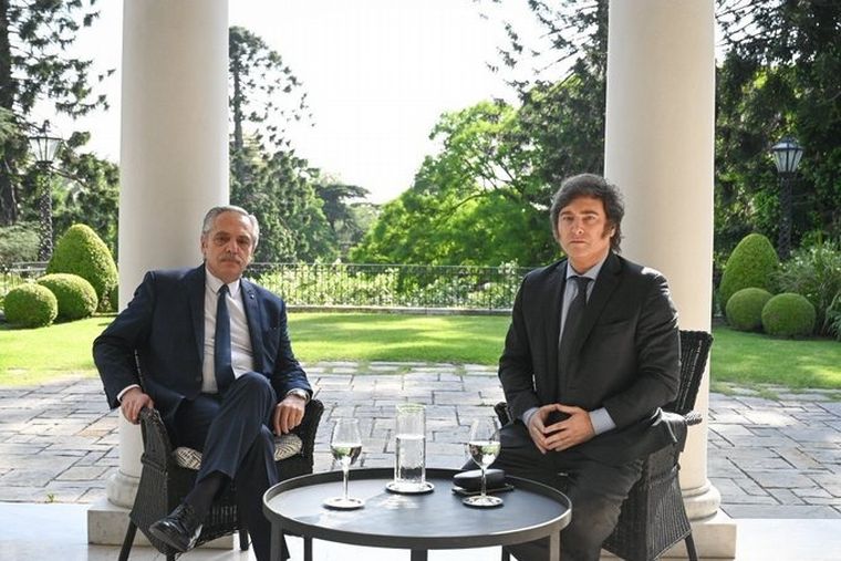 Comenzó la transición: Alberto Fernández y Milei se reunieron en Olivos