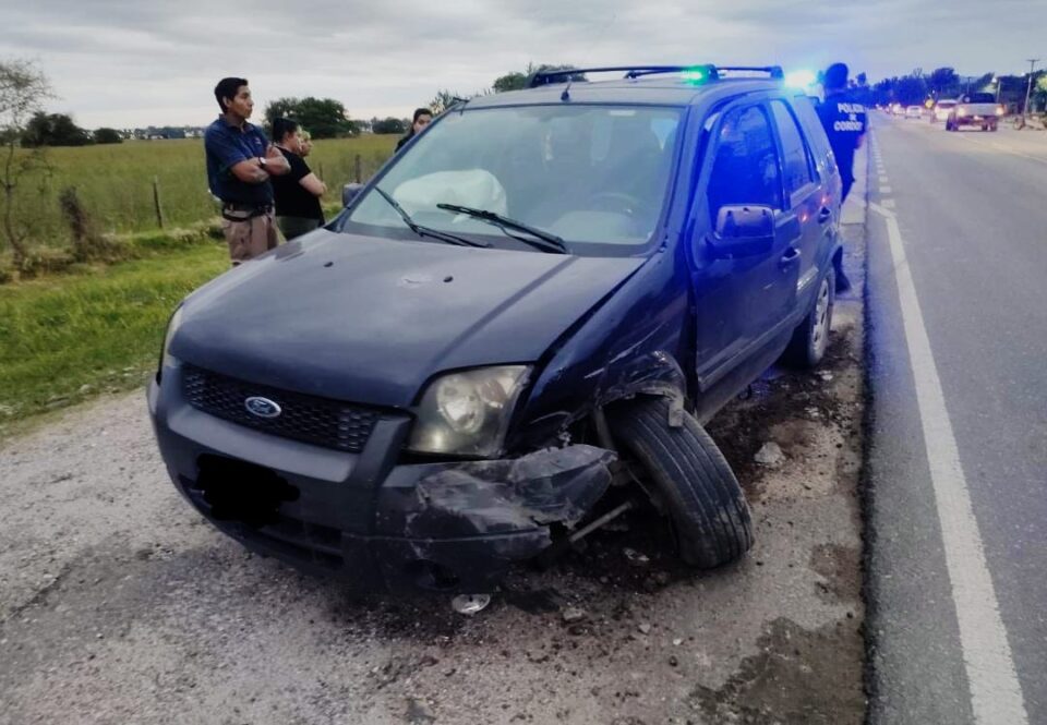 Chocó contra un carro que estaba en la ruta