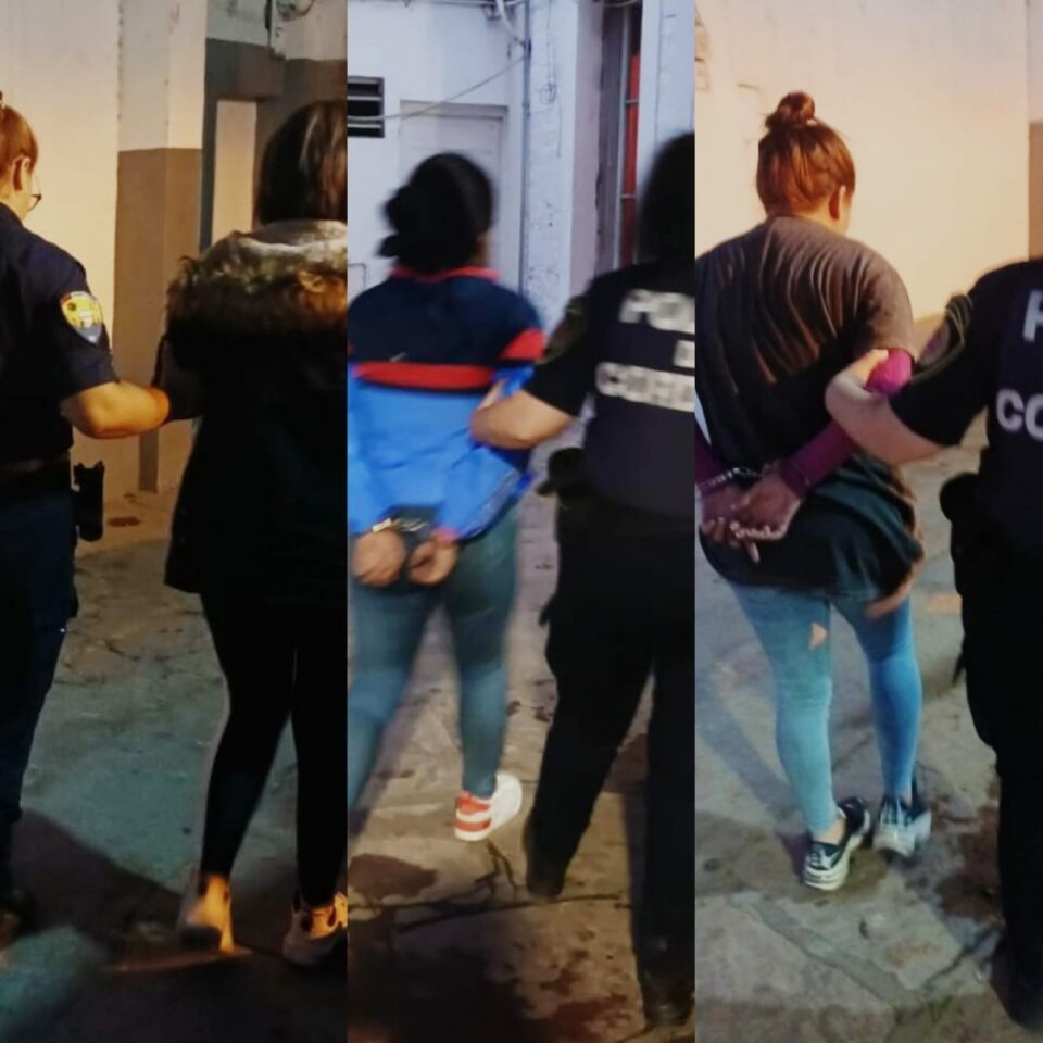 Cuatro detenidos por robar prendas de vestir utilizando un inhibidor de alarmas