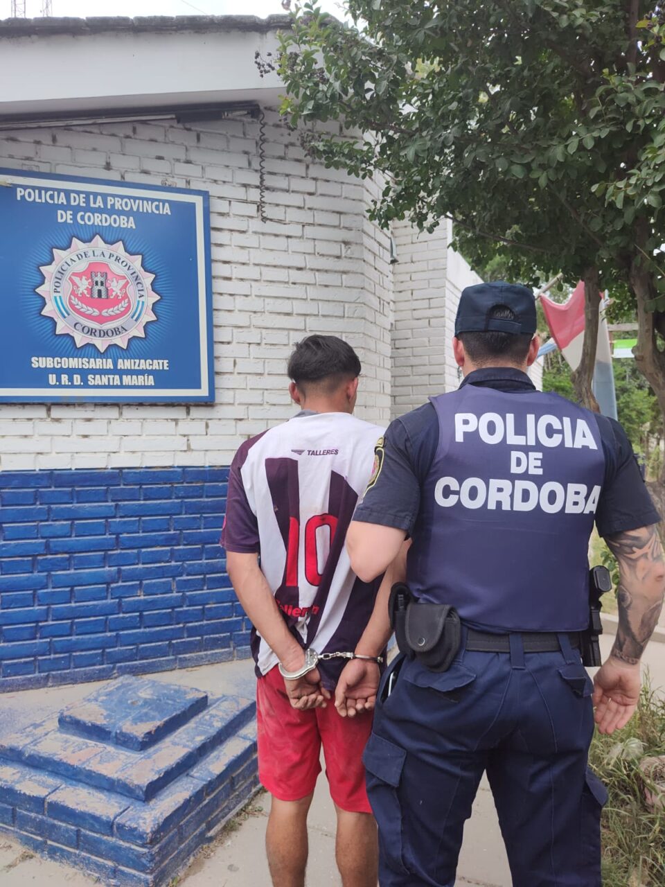 Joven de 17 años robó un celular en Anisacate: la policía logró detenerlo
