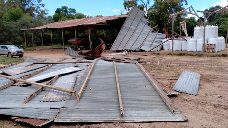 La cola de un tornado provocó destrozos en el sur de Córdoba
