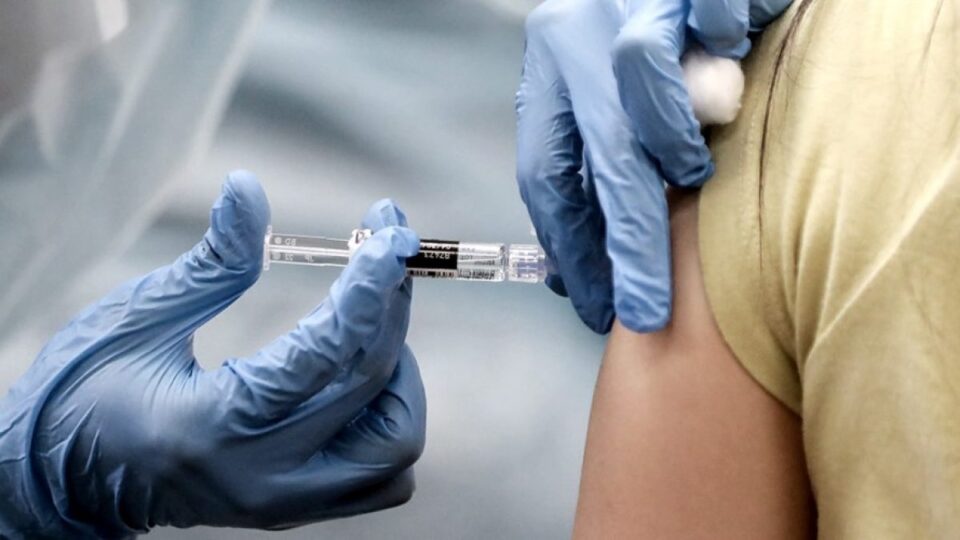 La Provincia recomendó tener las vacunas al día ante la suba de casos de Covid