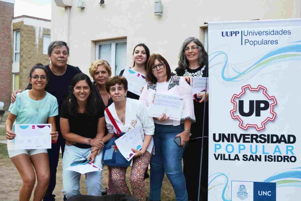 Villa San Isidro entregó certificados de cursos y talleres
