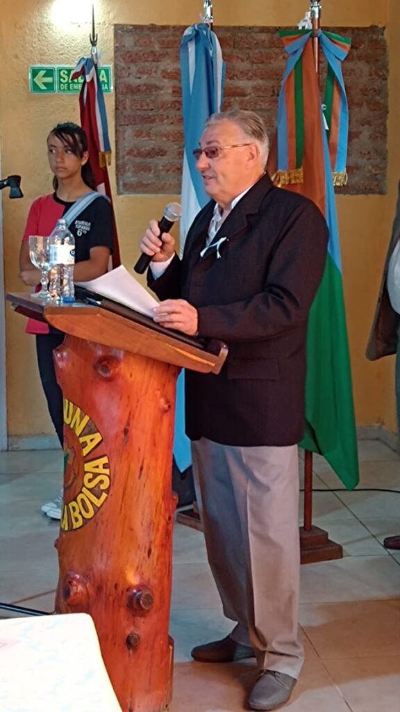 Alberto Nieto dando su discurso

