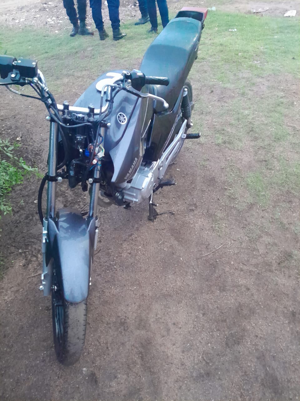 Controlaron una motocicleta estacionada y era robada