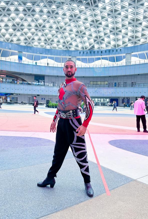 La historia de Franco: Es bailarín y trabaja en China en uno de los mejores circos del mundo