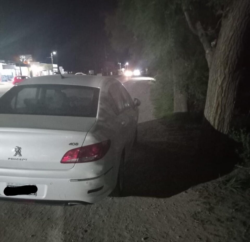 Un menor de edad a bordo de una moto chocó un automóvil en Anisacate